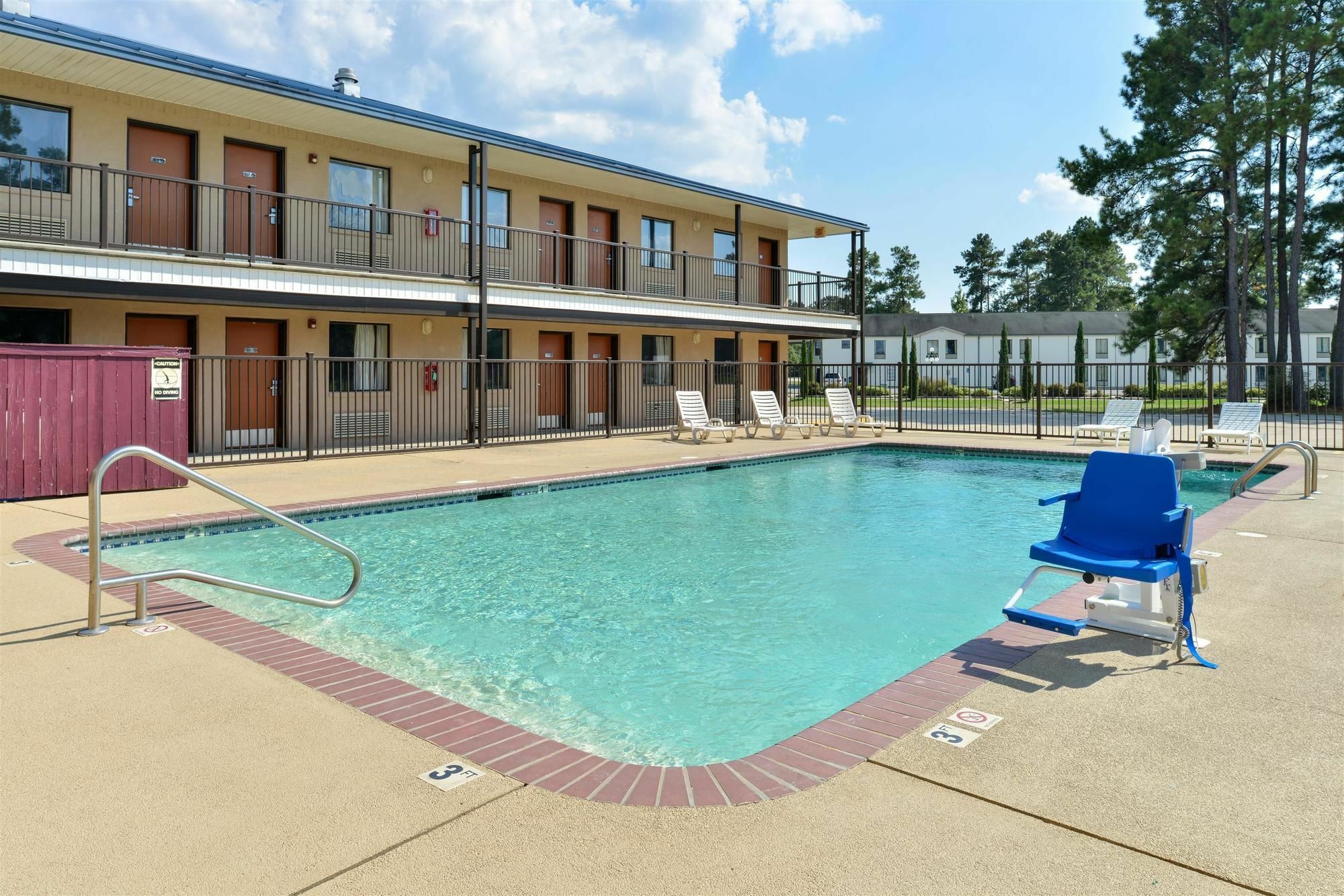 Americas Best Value Inn Kinder Buitenkant foto